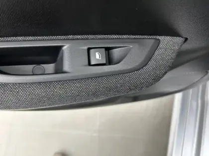 Photo 61 Peugeot 208  PureTech 75 S&S BVM5