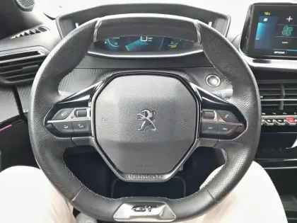 Photo 8 Peugeot 2008  Electrique 136 ch