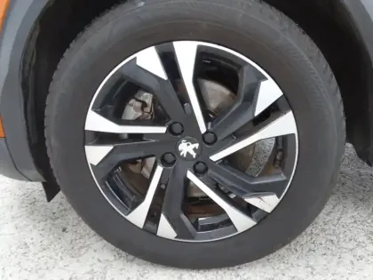 Photo 13 Peugeot 2008  e- 136ch Allure