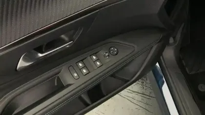 Photo 17 Peugeot 3008  Hybrid 136 e-DCS6 Allure Pack