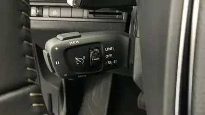 Photo 16 Peugeot 3008  Hybrid 136 e-DCS6 Allure Pack