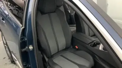 Photo 8 Peugeot 3008  Hybrid 136 e-DCS6 Allure Pack