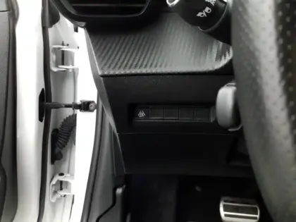 Photo 16 Peugeot 208  Electrique 50 kWh 136ch GT