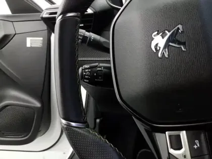 Photo 18 Peugeot 208  Electrique 50 kWh 136ch GT