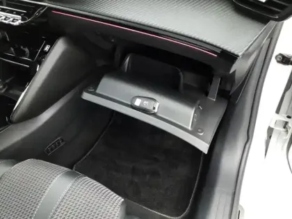 Photo 15 Peugeot 208  Electrique 50 kWh 136ch GT