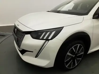 Photo 13 Peugeot 208  Electrique 50 kWh 136ch GT