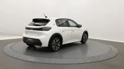 Photo 1 Peugeot 208  Electrique 50 kWh 136ch GT