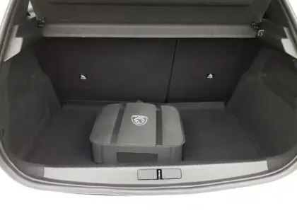 Photo 26 Peugeot 208  Electrique 50 kWh 136ch GT