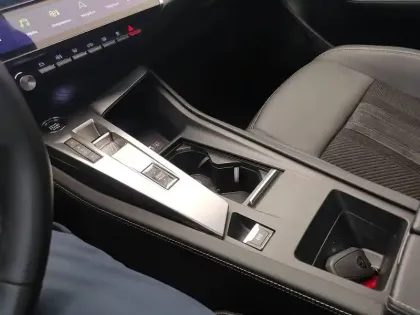 Photo 12 Peugeot 308  PureTech 130ch S&S EAT8