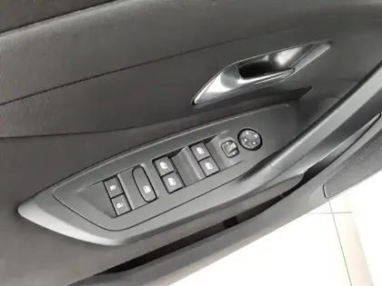 Photo 31 Peugeot 308  PHEV 180 e-EAT8