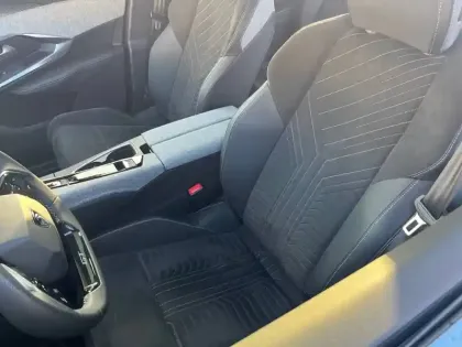 Photo 10 Peugeot 5008  Electrique 73 kWh 210 ch