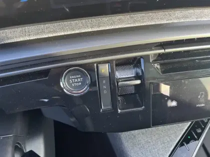 Photo 13 Peugeot 5008  Electrique 73 kWh 210 ch