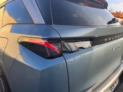 Photo 16 Peugeot 5008  Electrique 73 kWh 210 ch