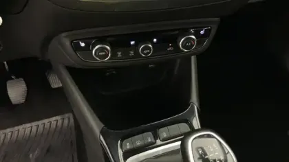 Photo 12 Opel Crossland  1.2 Turbo 130 ch BVM6 Elegance