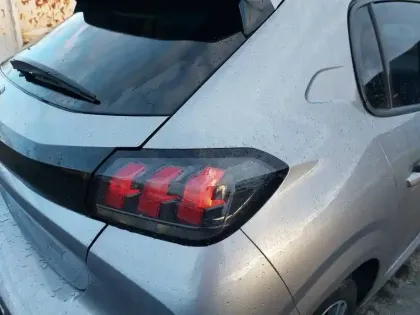 Photo 16 Peugeot 208  PureTech 75 S&S BVM5