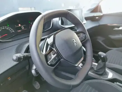 Photo 8 Peugeot 208  PureTech 75 S&S BVM5