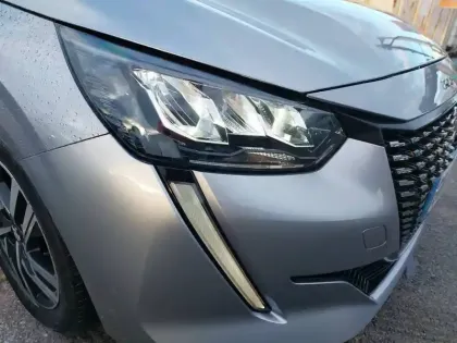 Photo 15 Peugeot 208  PureTech 75 S&S BVM5