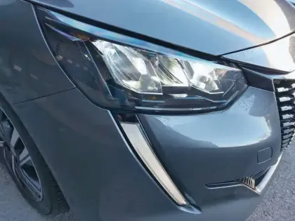 Photo 15 Peugeot 208  PureTech 75 S&S BVM5