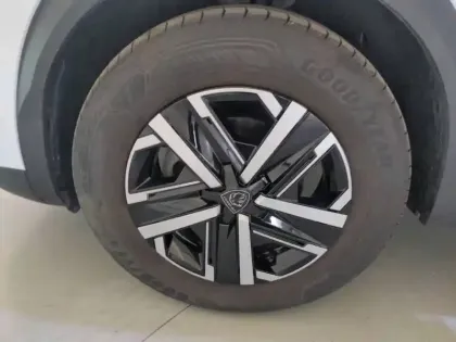 Photo 30 Peugeot 2008  PureTech 100 S&S BVM6