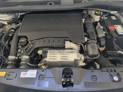 Photo 31 Peugeot 2008  PureTech 100 S&S BVM6