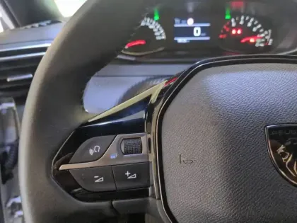 Photo 36 Peugeot 2008  PureTech 100 S&S BVM6