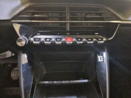 Photo 14 Peugeot 2008  PureTech 100 S&S BVM6