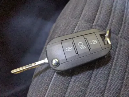 Photo 19 Peugeot 2008  PureTech 100 S&S BVM6