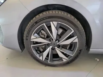 Photo 30 Peugeot 308  PHEV 180 e-EAT8