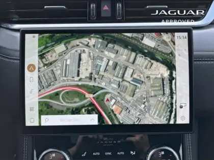 Photo 14 Jaguar F-Pace  P400e Plug-in-Hybrid R-Dynamic SE BVA8 AWD