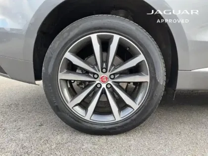 Photo 8 Jaguar F-Pace  P400e Plug-in-Hybrid R-Dynamic SE BVA8 AWD