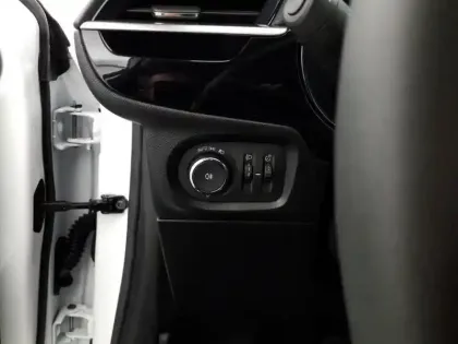 Photo 16 Opel Corsa  Electrique 136 ch & Batterie 50 kWh Elegance Business