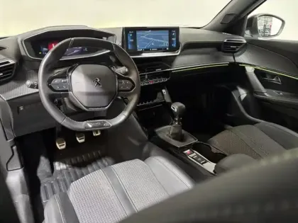 Photo 13 Peugeot 2008  1.2 PureTech 130ch S&S GT