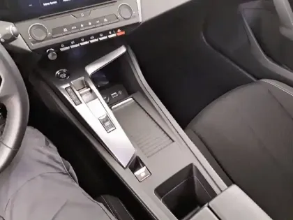 Photo 35 Peugeot 308  PHEV 180 e-EAT8