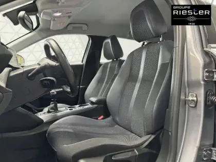 Photo 52 Peugeot 2008  PureTech 100 S&S BVM6