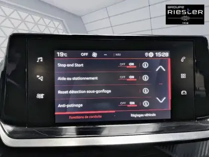 Photo 41 Peugeot 2008  PureTech 100 S&S BVM6