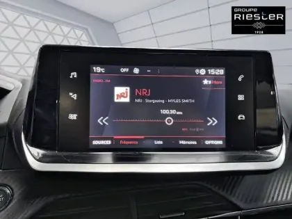 Photo 60 Peugeot 2008  PureTech 100 S&S BVM6