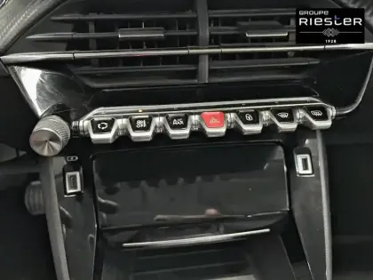 Photo 59 Peugeot 2008  PureTech 100 S&S BVM6