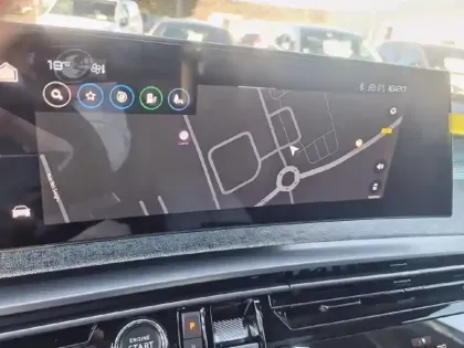 Photo 18 Peugeot 5008  Electrique 73 kWh 210 ch