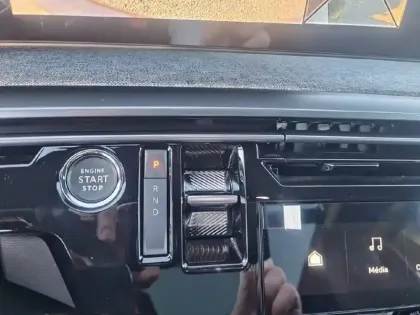 Photo 13 Peugeot 5008  Electrique 73 kWh 210 ch