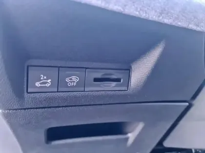 Photo 21 Peugeot 5008  Electrique 73 kWh 210 ch