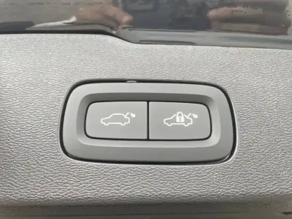 Photo 8 Volvo V60  T6 AWD Hybride Rechargeable 253 ch + 145 ch Geartronic 8