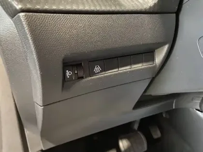 Photo 30 Peugeot 2008  Electrique 136 ch