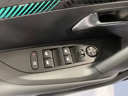 Photo 29 Peugeot 2008  Electrique 136 ch