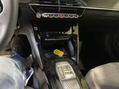 Photo 37 Peugeot 2008  Electrique 136 ch