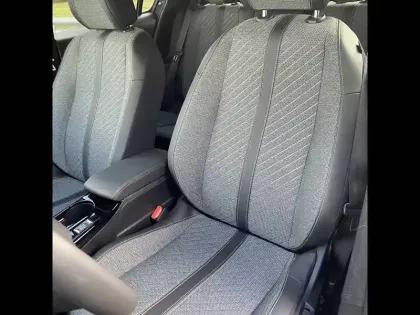 Photo 31 Peugeot 208  PureTech 100 S&S BVM6
