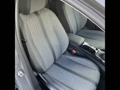 Photo 32 Peugeot 208  PureTech 100 S&S BVM6