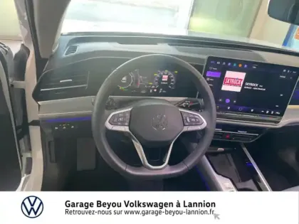 Photo 6 Volkswagen Passat  SW 1.5 eTSI 150ch Elegance DSG7