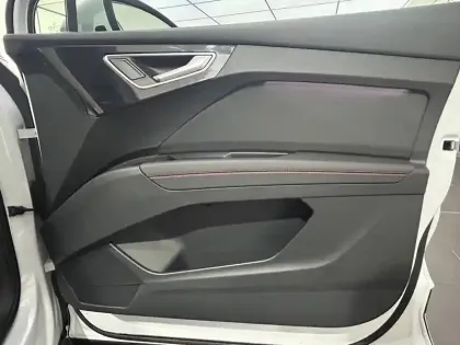 Photo 34 Audi Q4  e-tron Sportback 40 204 ch 82 kWh