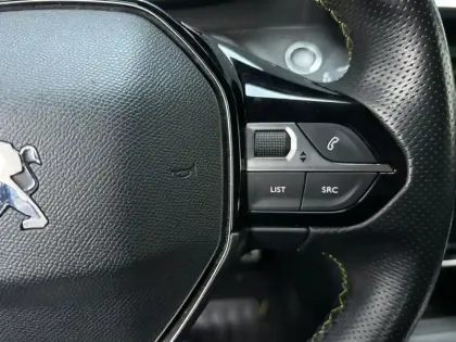 Photo 12 Peugeot 2008  e- 136ch GT Line