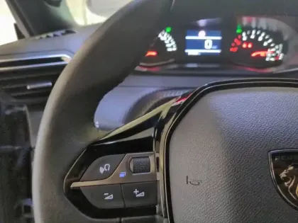 Photo 16 Peugeot 2008  PureTech 100 S&S BVM6